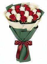 Букет Микс из красных и белых роз в Давыдовке