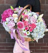 Цветочная композиция из Розы, Хризантемы, Пионы и Лизиантусы в корзине #REPLACE_PRED# Давыдовке