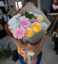 Букет цветов из:  Герберы, Розы и Хризантемы #REPLACE_PRED# Давыдовке