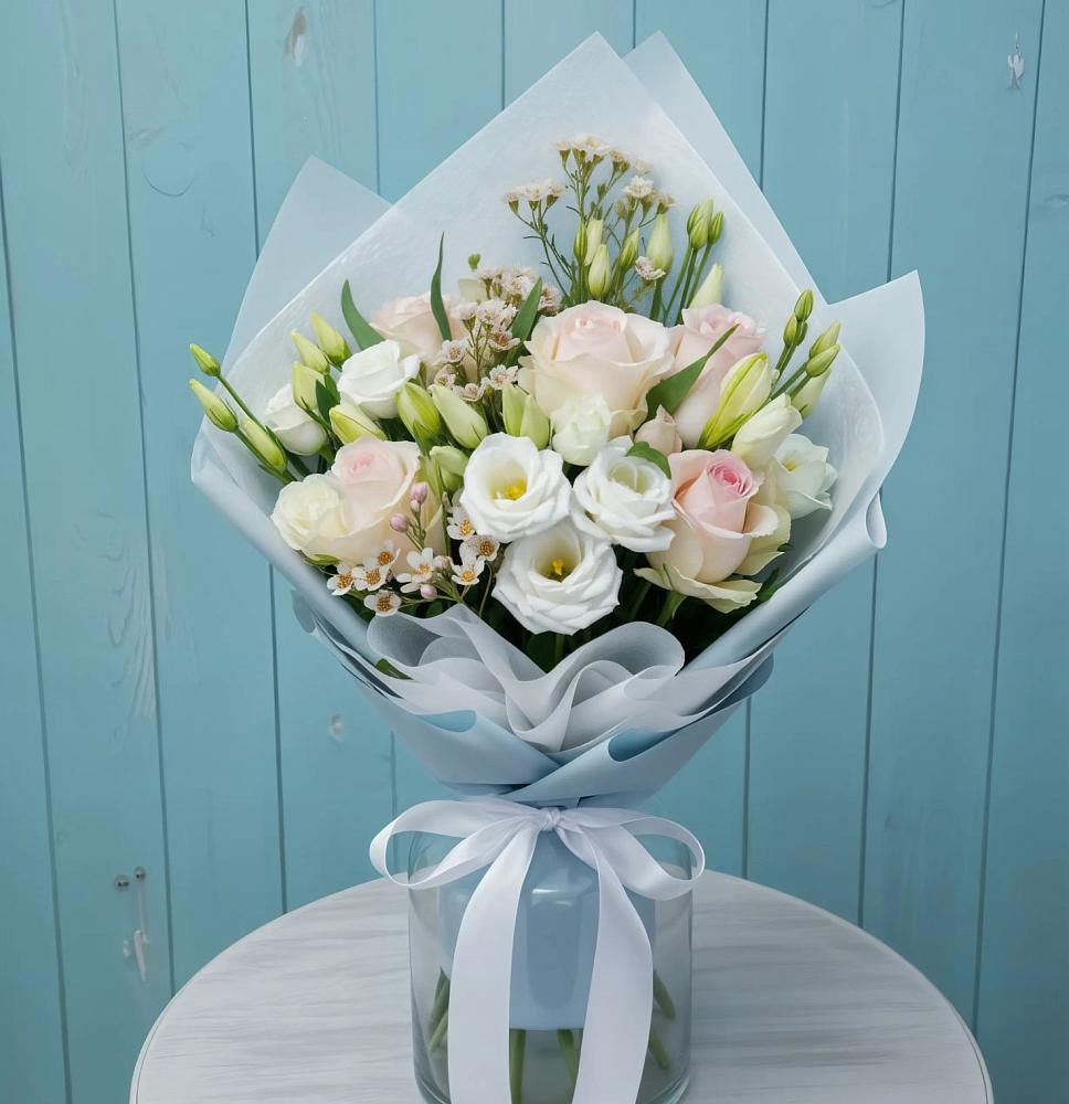 Букет цветов из: Розы и Лизиантусы в Давыдовке