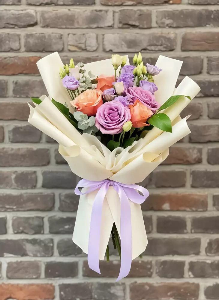 Букет цветов из: Лизиантусы и Розы в Давыдовке