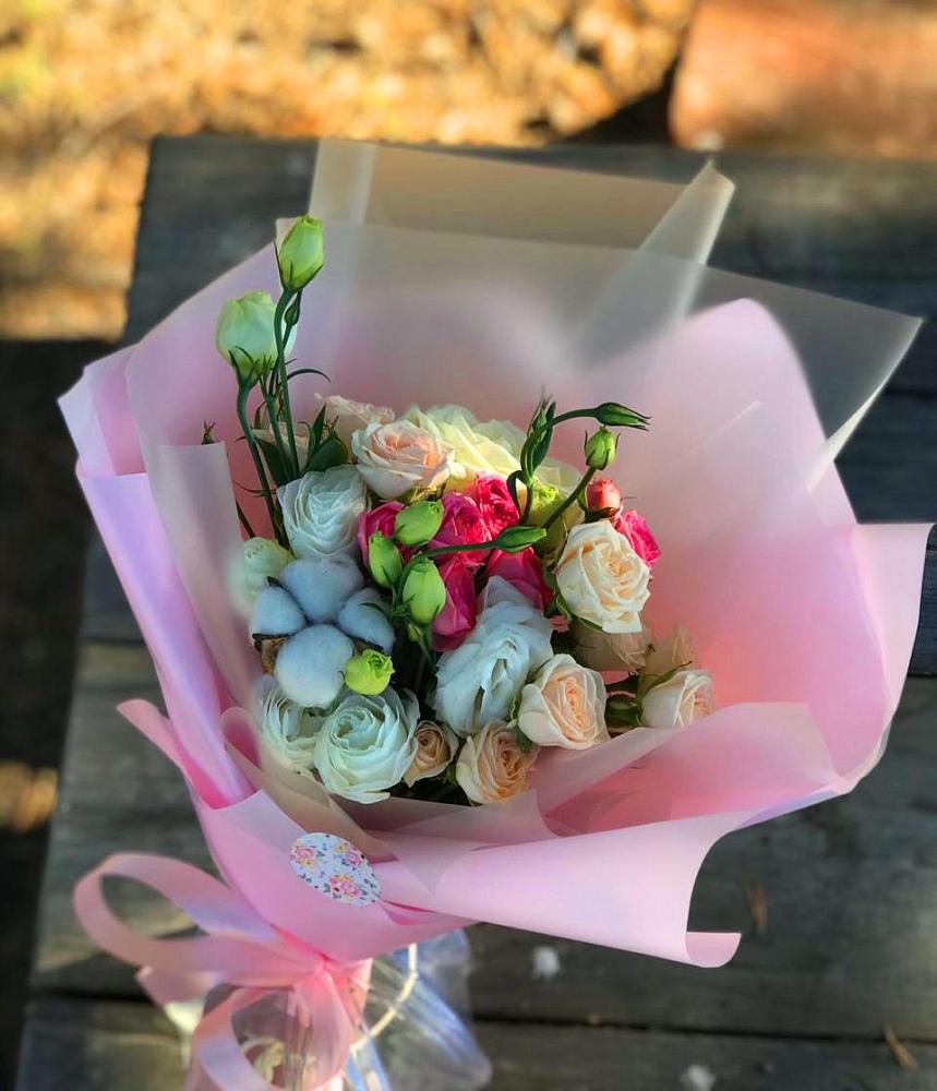 Букет цветов из: Розы и Лизиантусы в Давыдовке