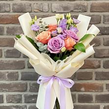 Букет цветов из:  Лизиантусы и Розы в Давыдовке