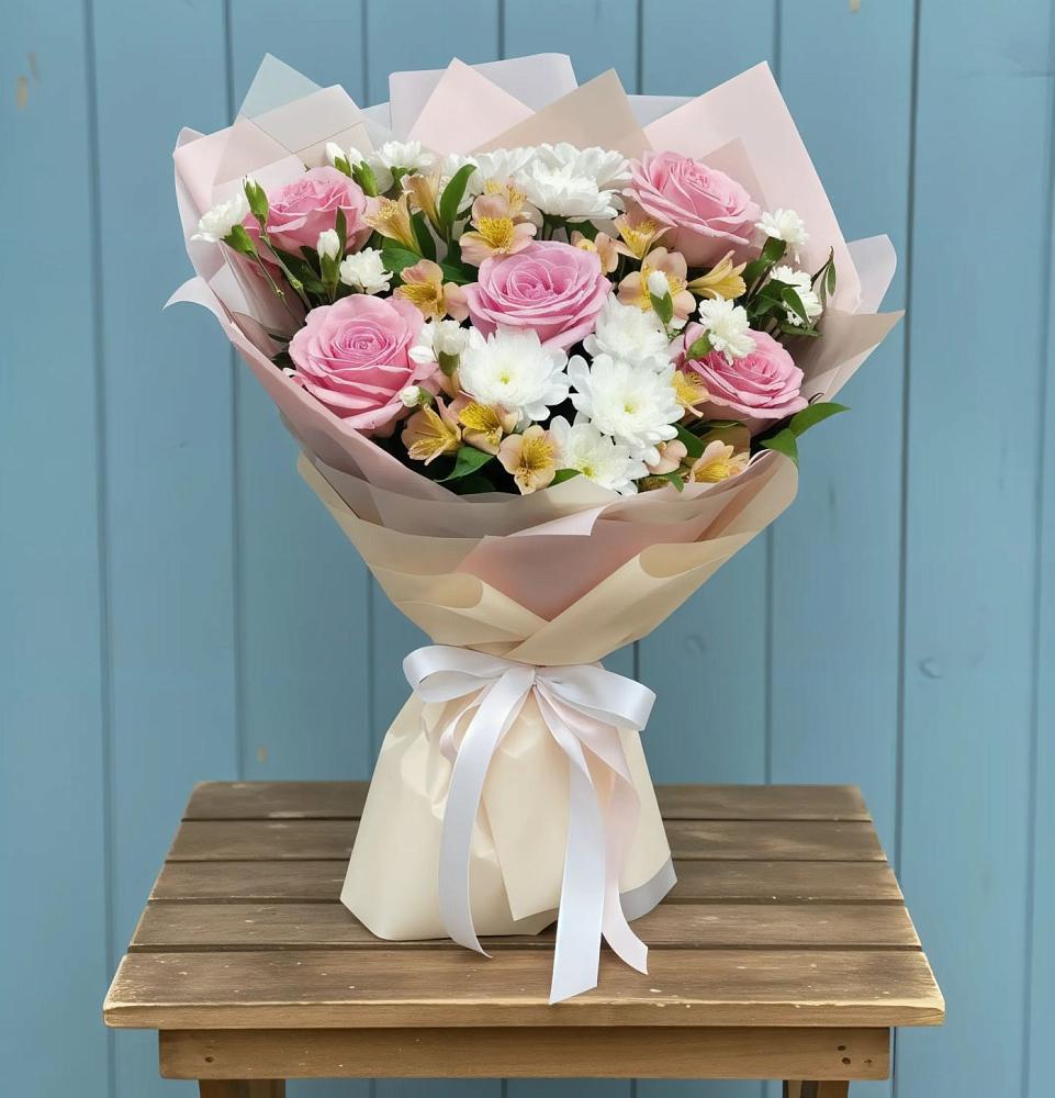 Букет цветов из: Гвоздики, Орхидеи и Розы в Давыдовке