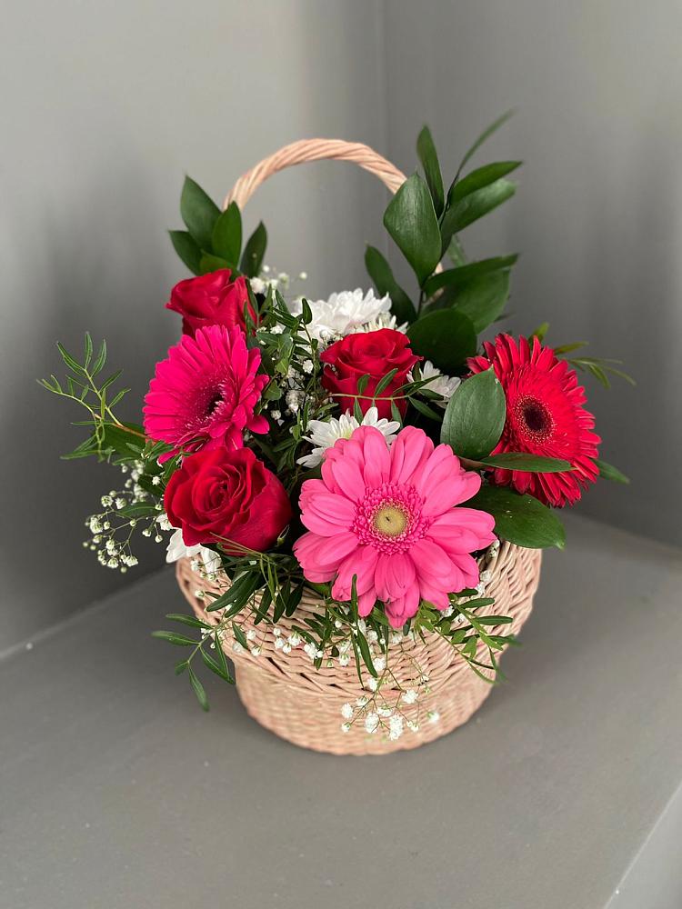 Цветочная композиция из Розы, Хризантемы и Герберы в корзине в Давыдовке