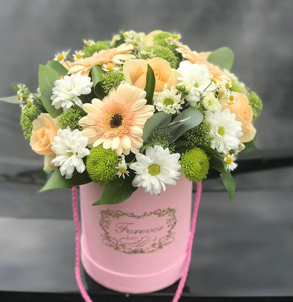 Цветочная композиция из Розы, Герберы и Хризантемы в шляпной коробке в Давыдовке