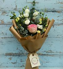Букет цветов из:  Розы и Лизиантусы в Давыдовке