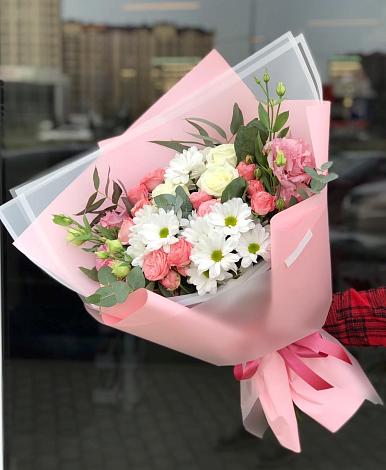 Букет цветов из: Розы, Лизиантусы и Хризантемы в Давыдовке
