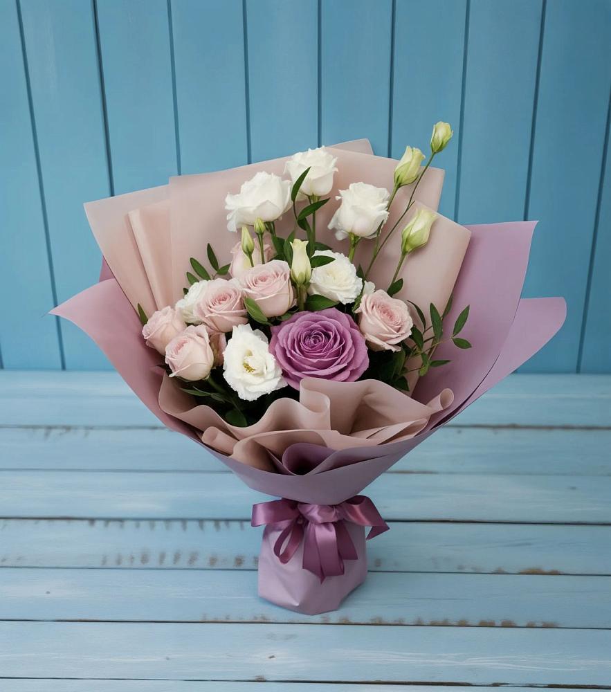 Букет цветов из: Розы и Лизиантусы в Давыдовке